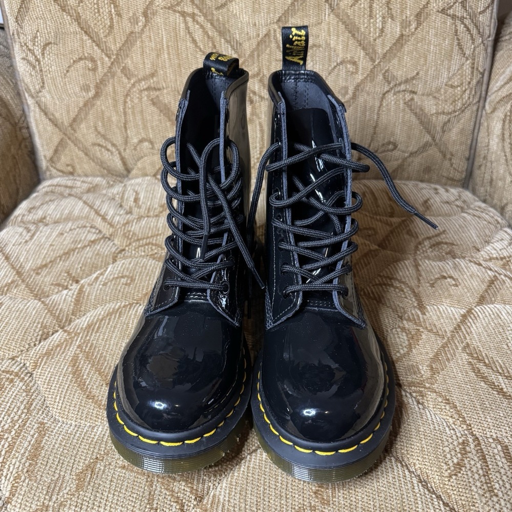 Dr. Martens Air Wair 11821 Leather Lace‎ Up Boots Black Women's 7